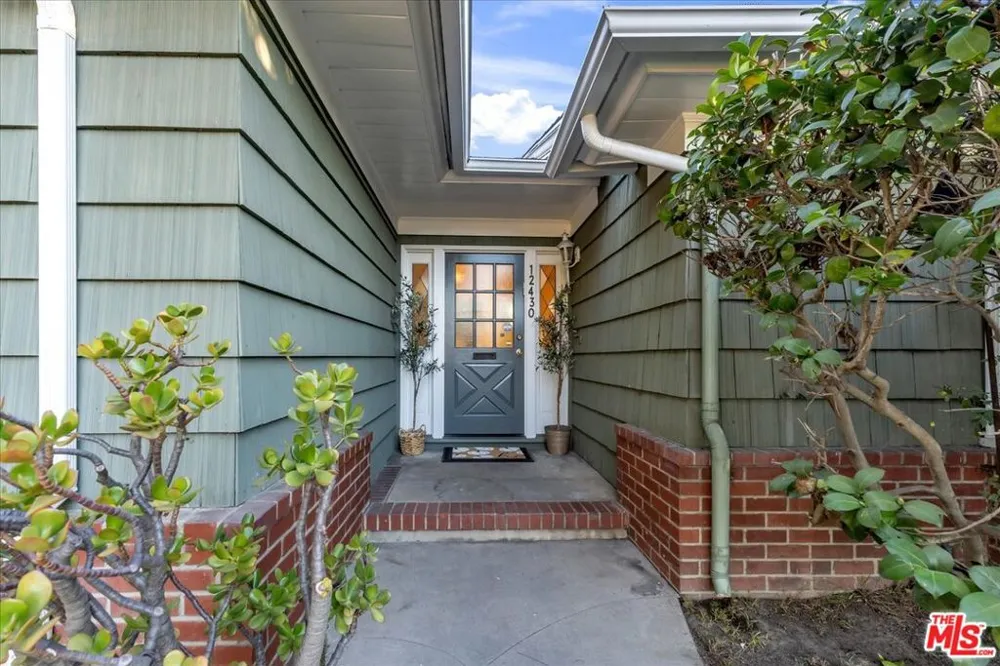 12430 Cumpston Street Valley Village, CA 91607