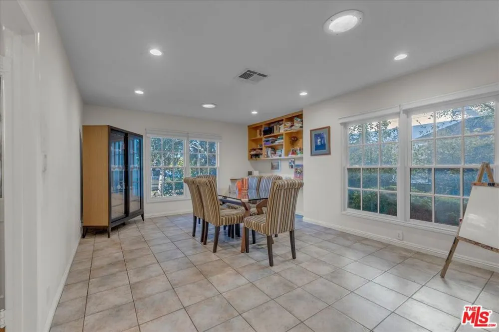 12430 Cumpston Street Valley Village, CA 91607
