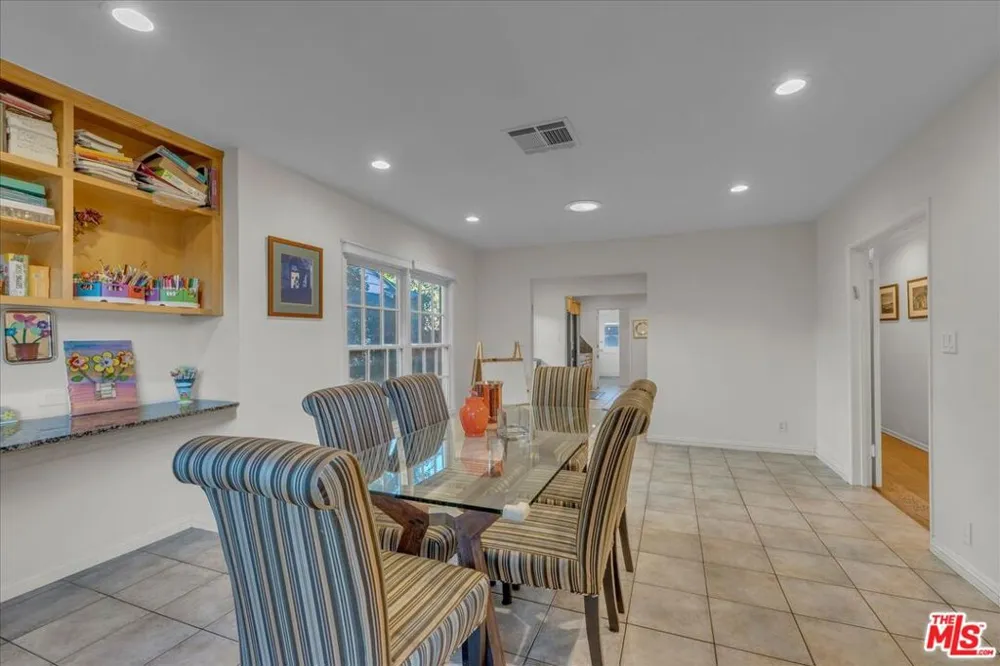 12430 Cumpston Street Valley Village, CA 91607