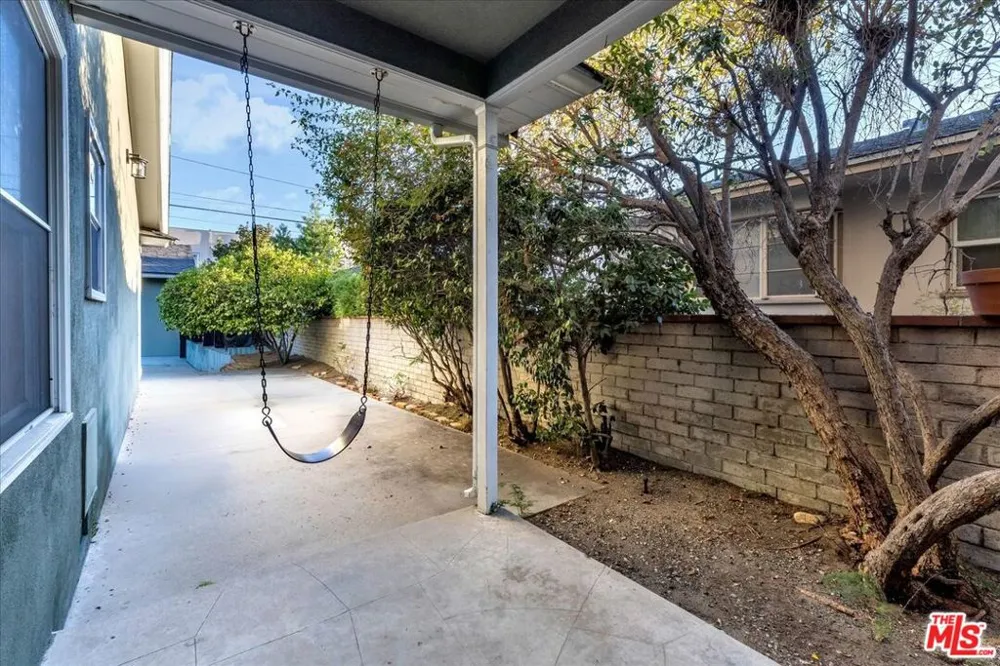 12430 Cumpston Street Valley Village, CA 91607