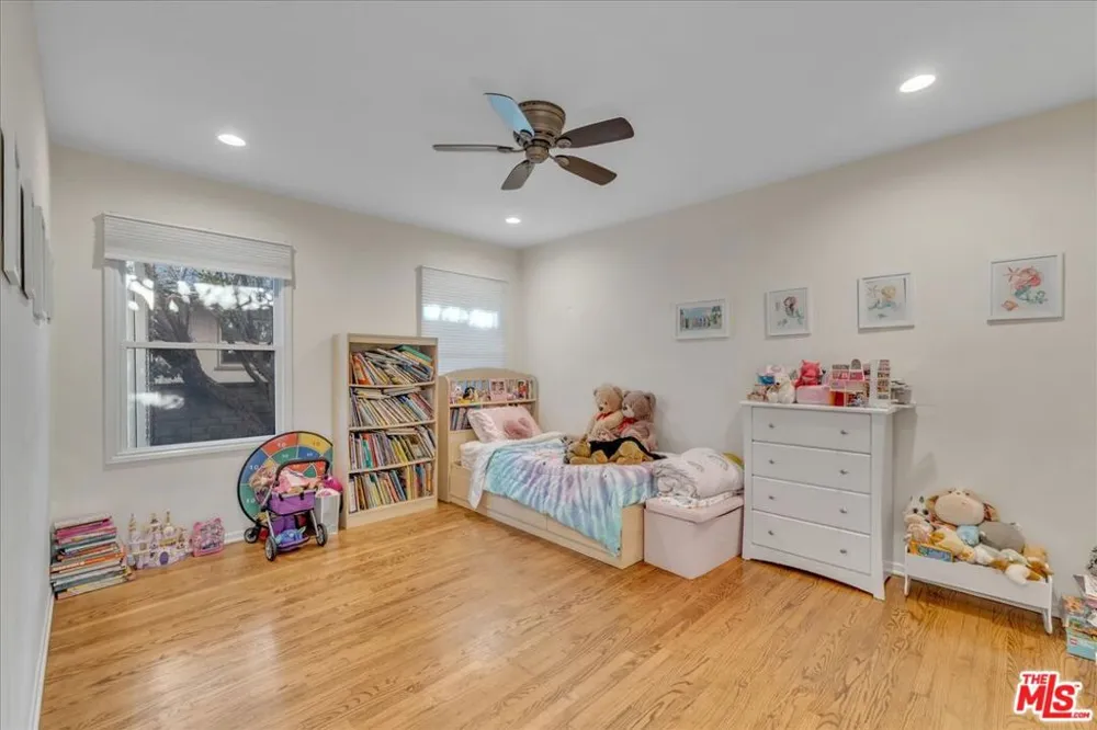 12430 Cumpston Street Valley Village, CA 91607