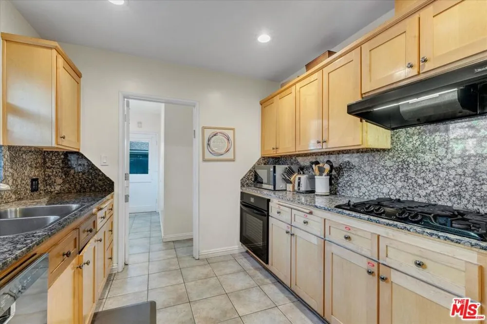 12430 Cumpston Street Valley Village, CA 91607