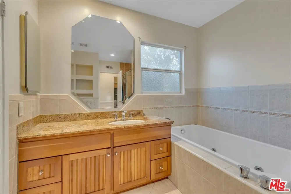12430 Cumpston Street Valley Village, CA 91607