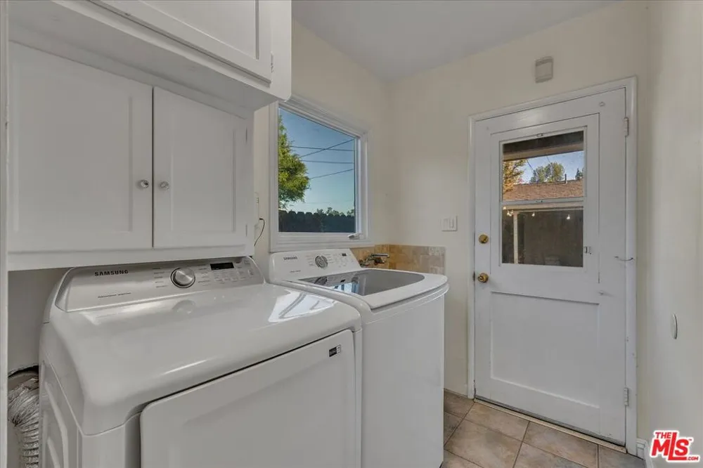 12430 Cumpston Street Valley Village, CA 91607