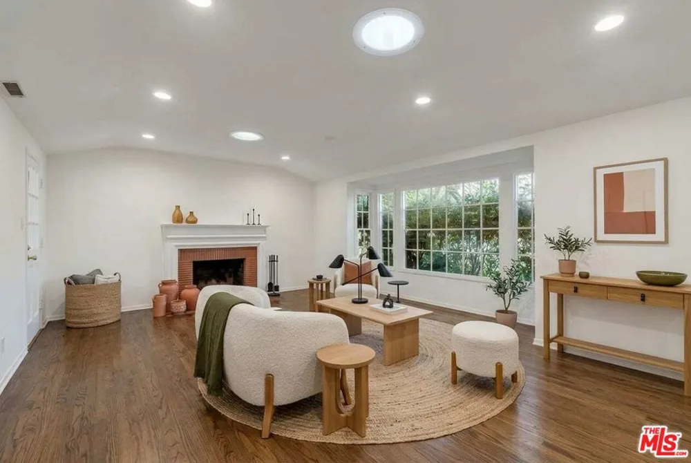 12430 Cumpston Street Valley Village, CA 91607