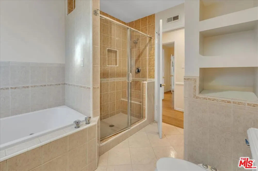 12430 Cumpston Street Valley Village, CA 91607