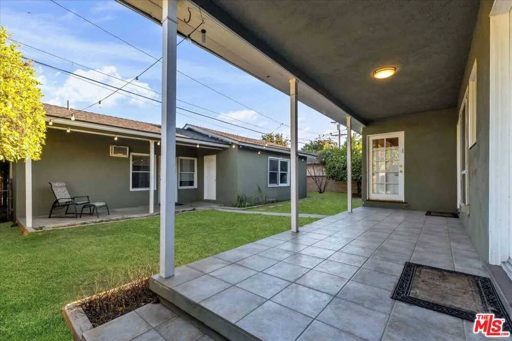 12430 Cumpston Street Valley Village, CA 91607