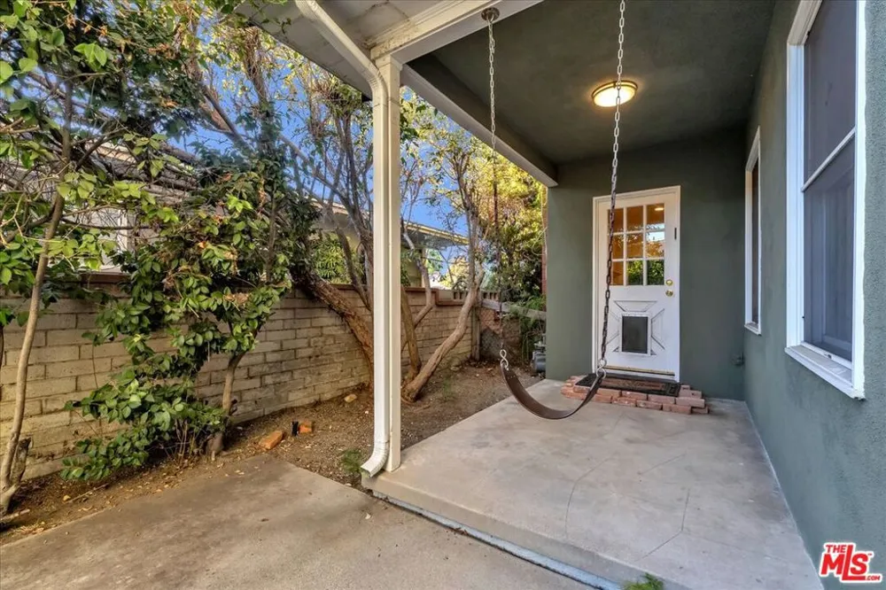 12430 Cumpston Street Valley Village, CA 91607