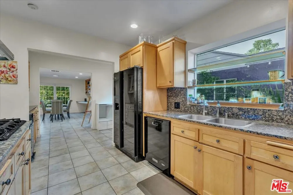12430 Cumpston Street Valley Village, CA 91607