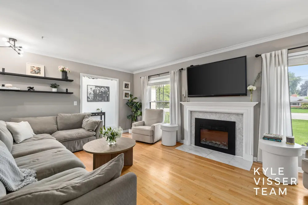3030 Cascade Road SE East Grand Rapids, MI 49506