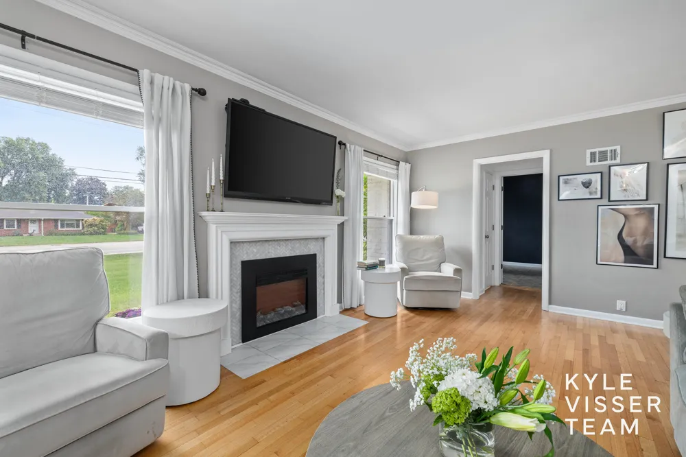 3030 Cascade Road SE East Grand Rapids, MI 49506