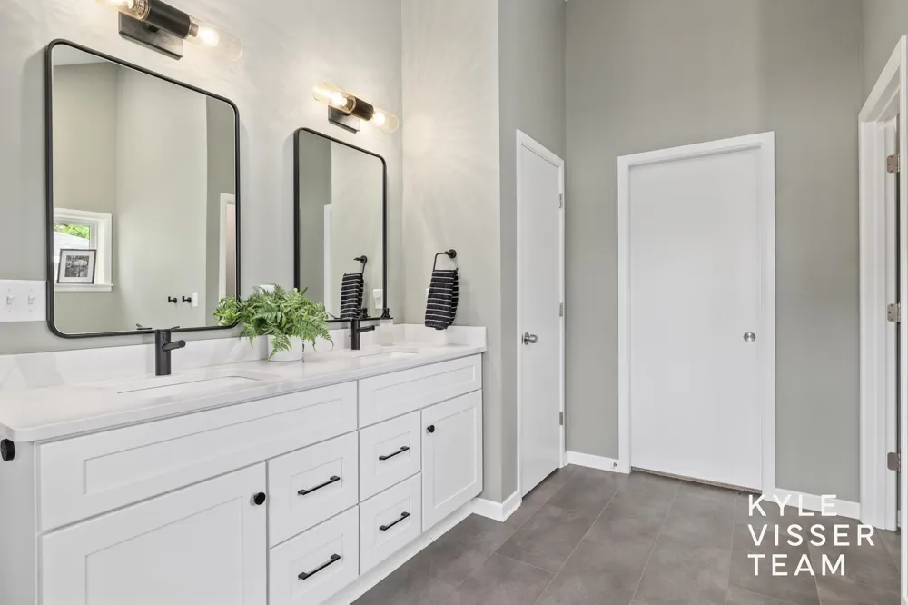 3030 Cascade Road SE East Grand Rapids, MI 49506