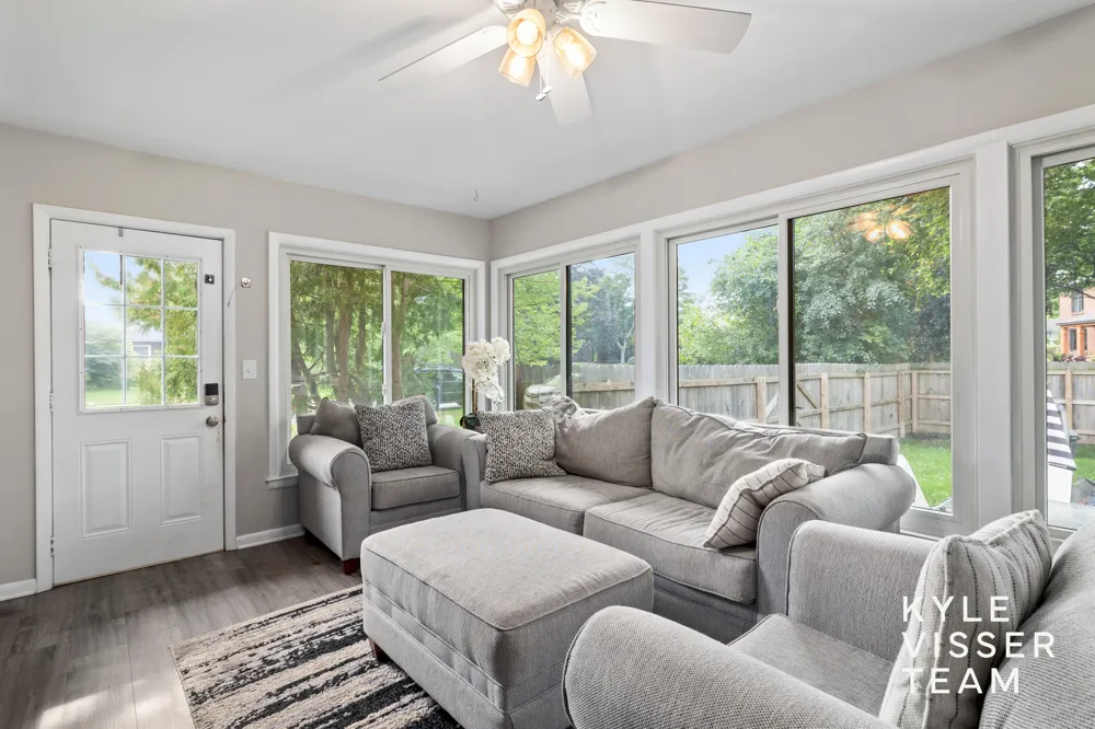 3030 Cascade Road SE East Grand Rapids, MI 49506