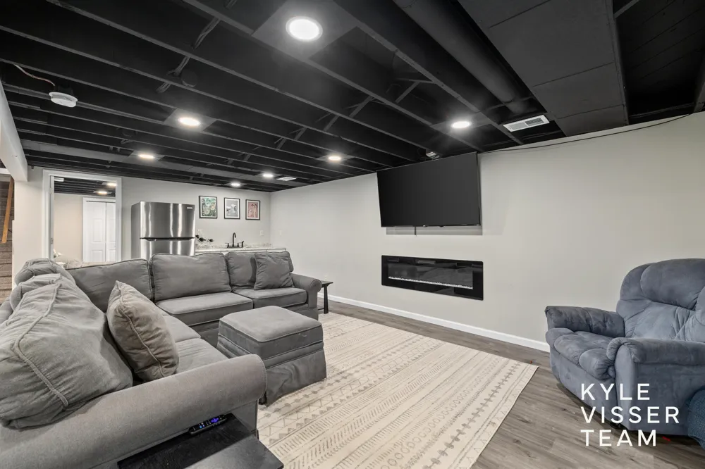 3030 Cascade Road SE East Grand Rapids, MI 49506