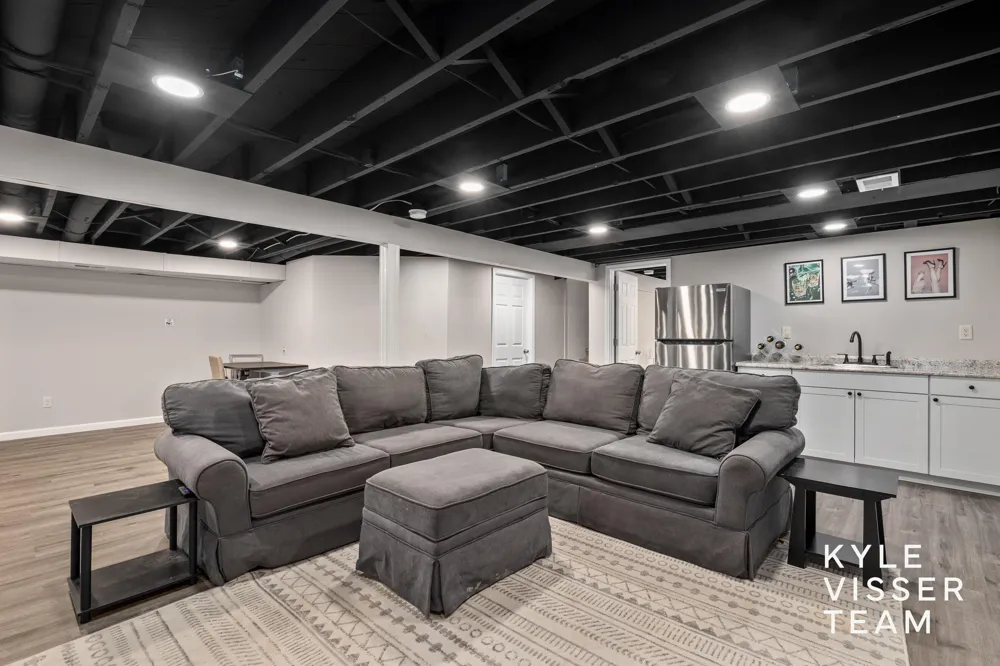 3030 Cascade Road SE East Grand Rapids, MI 49506