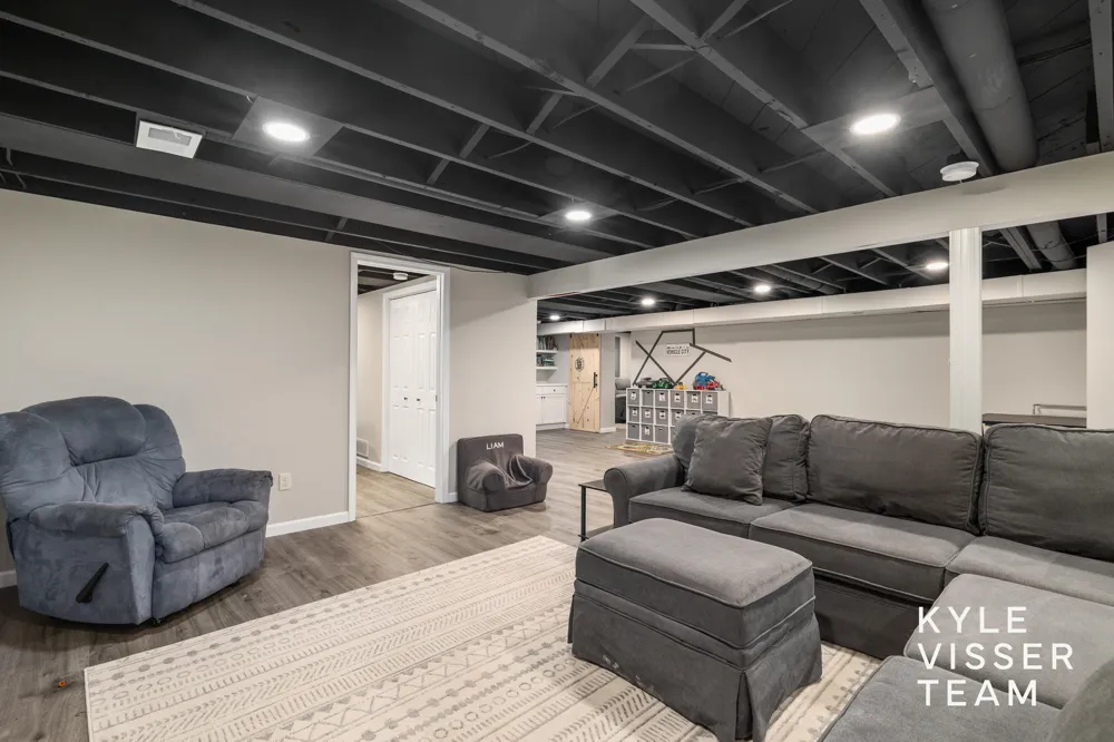 3030 Cascade Road SE East Grand Rapids, MI 49506