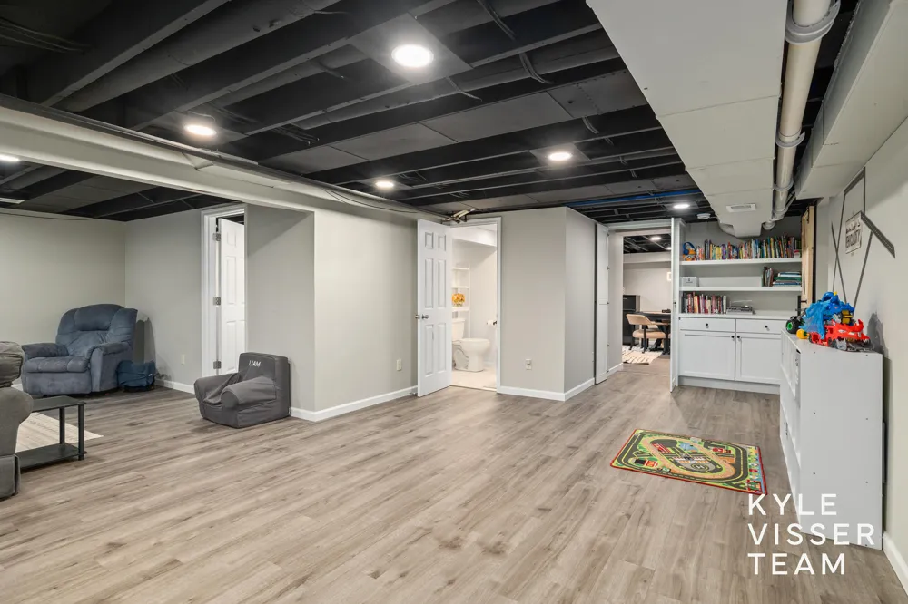 3030 Cascade Road SE East Grand Rapids, MI 49506