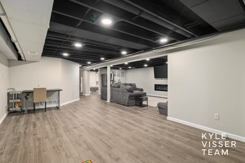 3030 Cascade Road SE East Grand Rapids, MI 49506