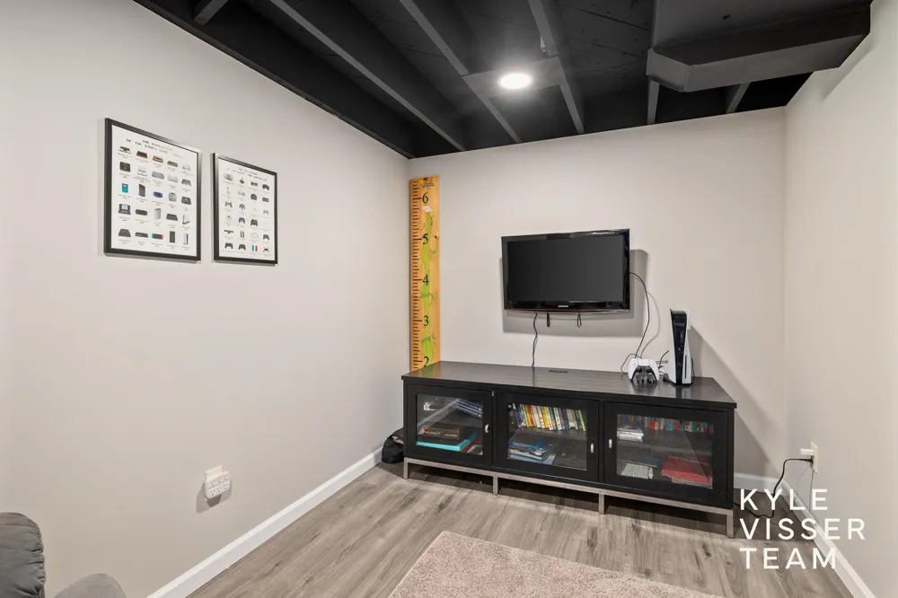 3030 Cascade Road SE East Grand Rapids, MI 49506