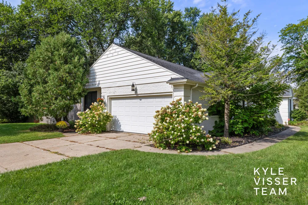 3030 Cascade Road SE East Grand Rapids, MI 49506