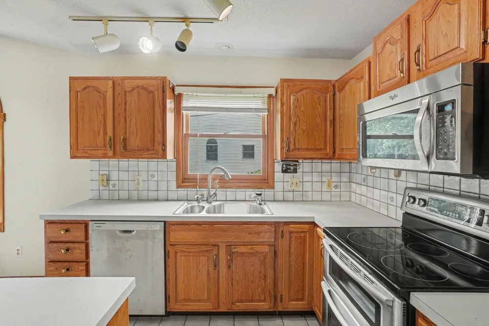 559 Spring Lane Holland, MI 49423