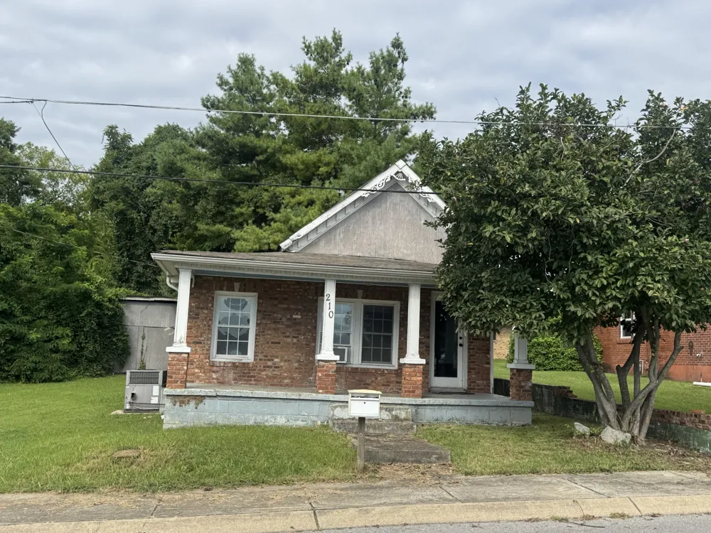 210 S Foster Ave Gallatin, TN 37066