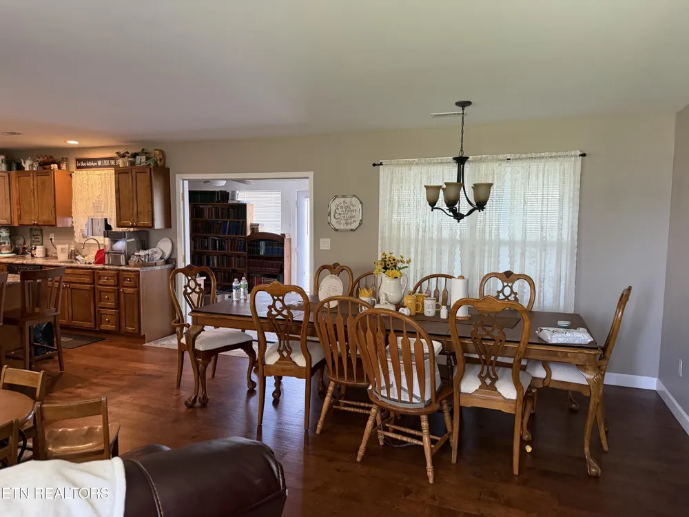 2812 Vicksburg Lane Strawberry Plains, TN 37871