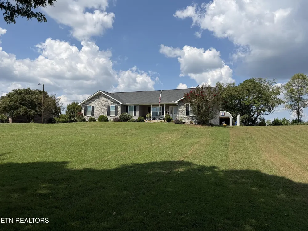 2812 Vicksburg Lane Strawberry Plains, TN 37871