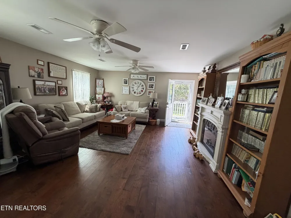 2812 Vicksburg Lane Strawberry Plains, TN 37871