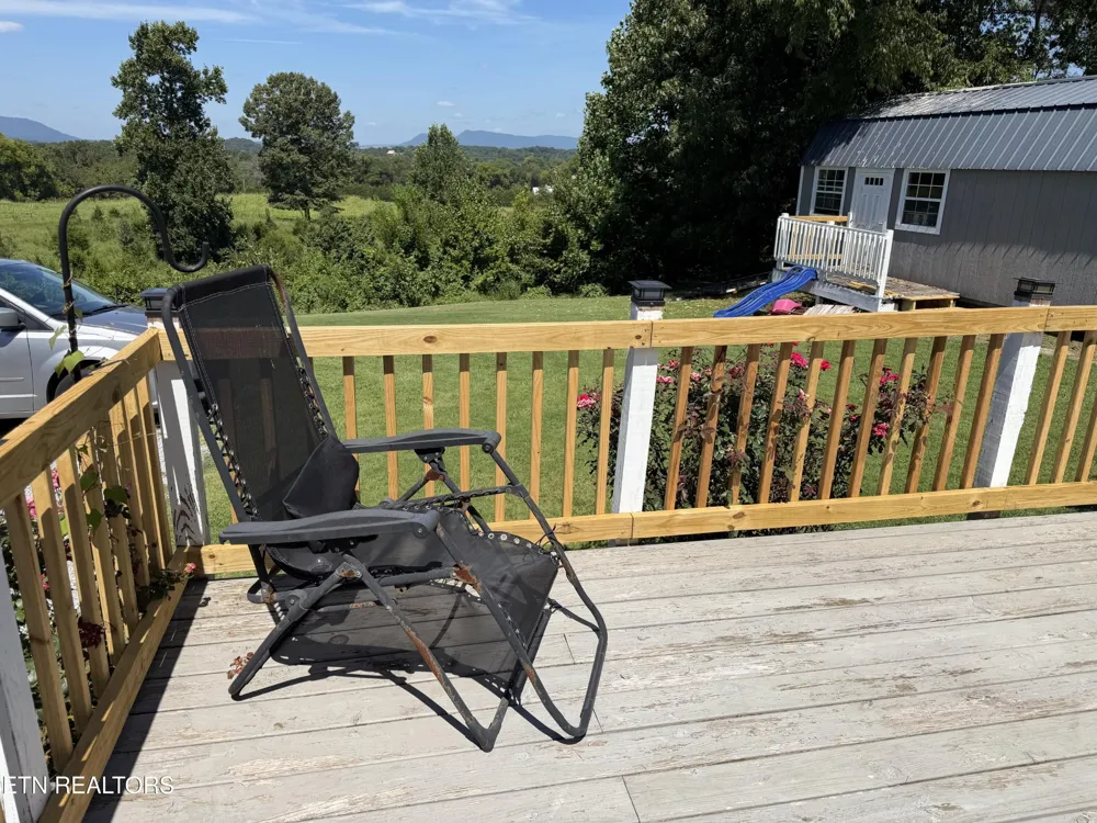 2812 Vicksburg Lane Strawberry Plains, TN 37871