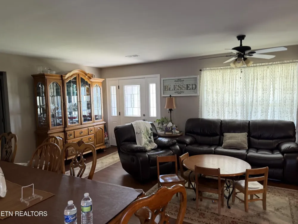 2812 Vicksburg Lane Strawberry Plains, TN 37871