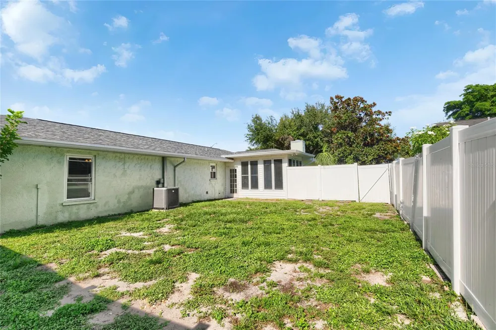 1704 54TH STREET COURT W Bradenton, FL 34209