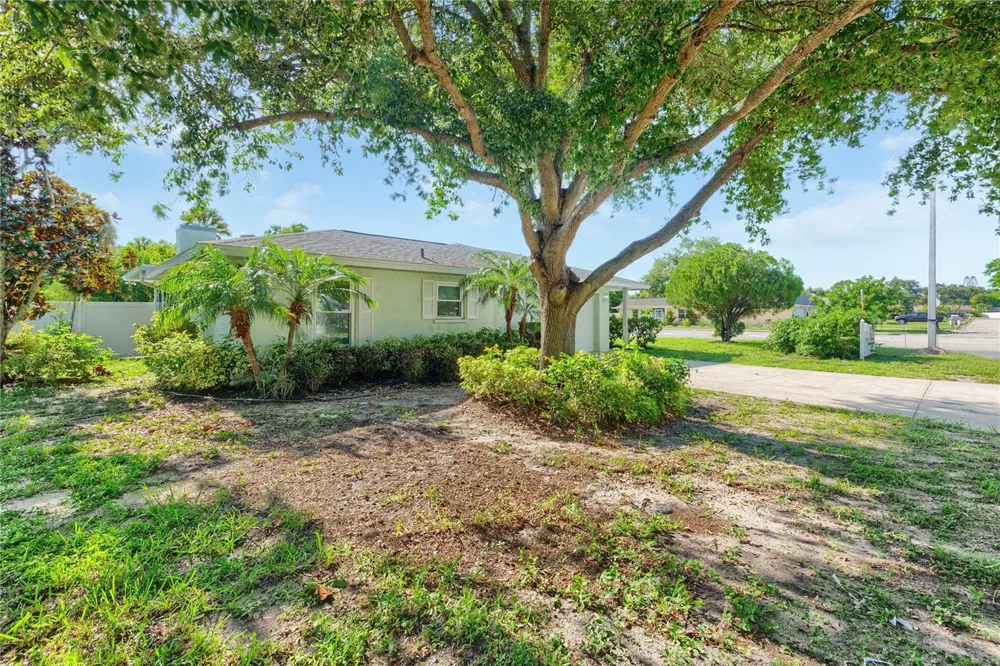 1704 54TH STREET COURT W Bradenton, FL 34209