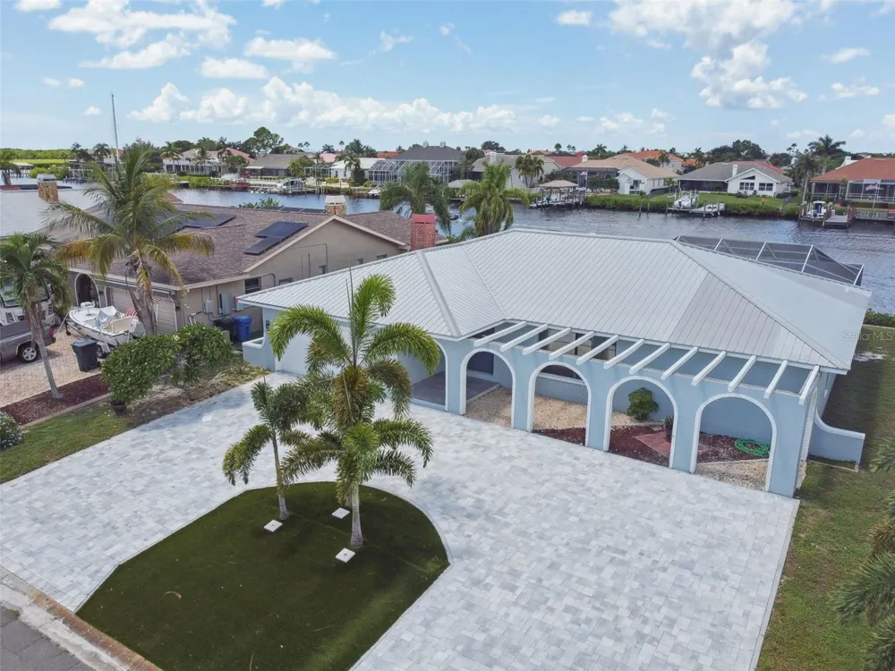919 CHIPAWAY DRIVE Apollo Beach, FL 33572