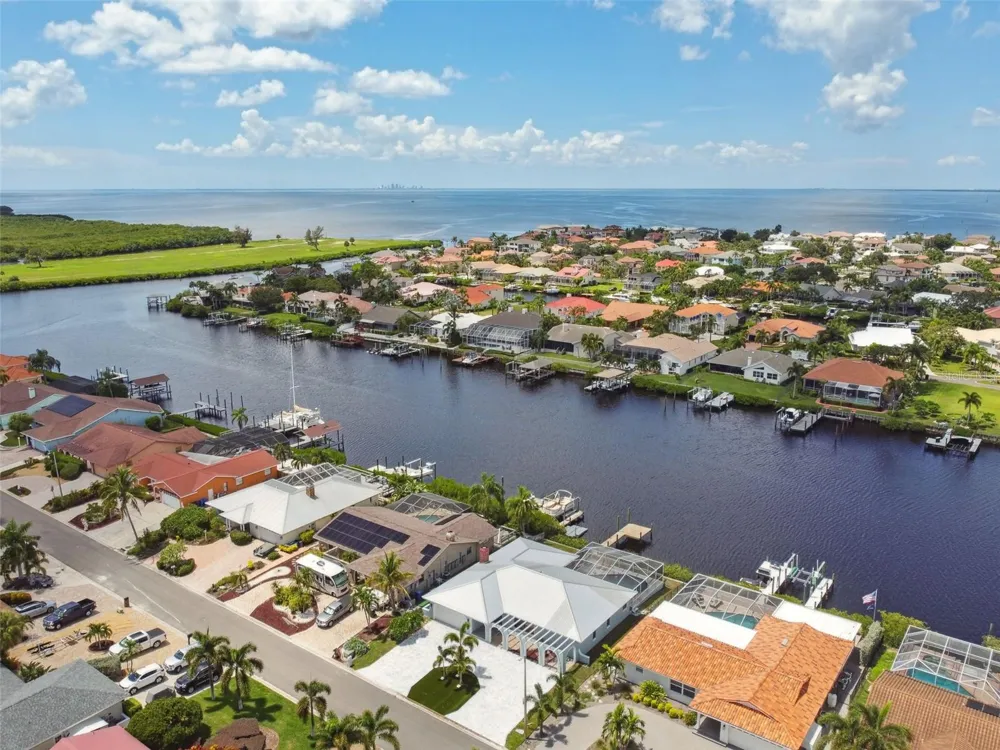 919 CHIPAWAY DRIVE Apollo Beach, FL 33572