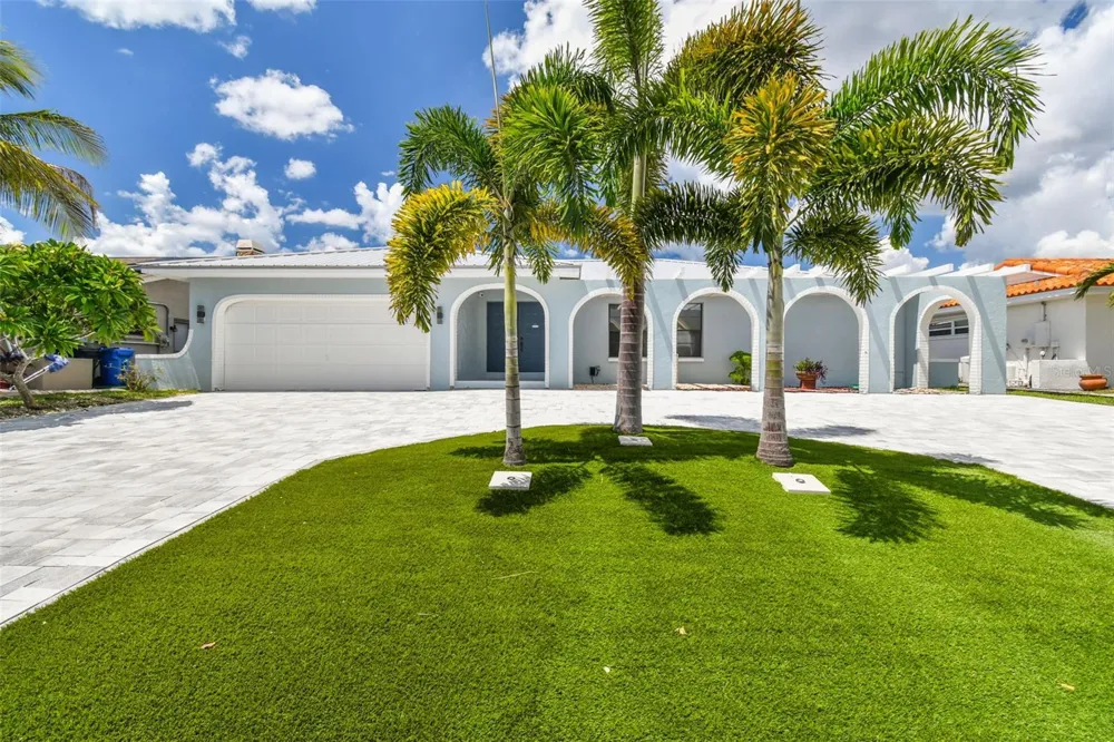 919 CHIPAWAY DRIVE Apollo Beach, FL 33572