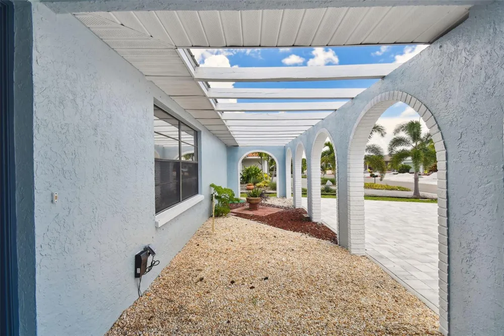 919 CHIPAWAY DRIVE Apollo Beach, FL 33572