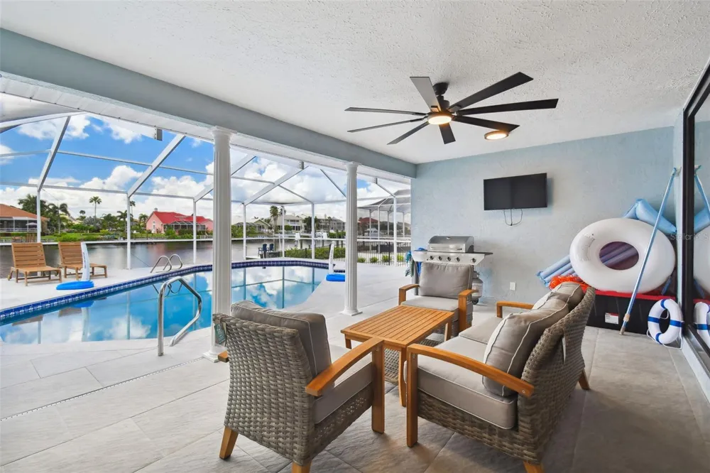919 CHIPAWAY DRIVE Apollo Beach, FL 33572