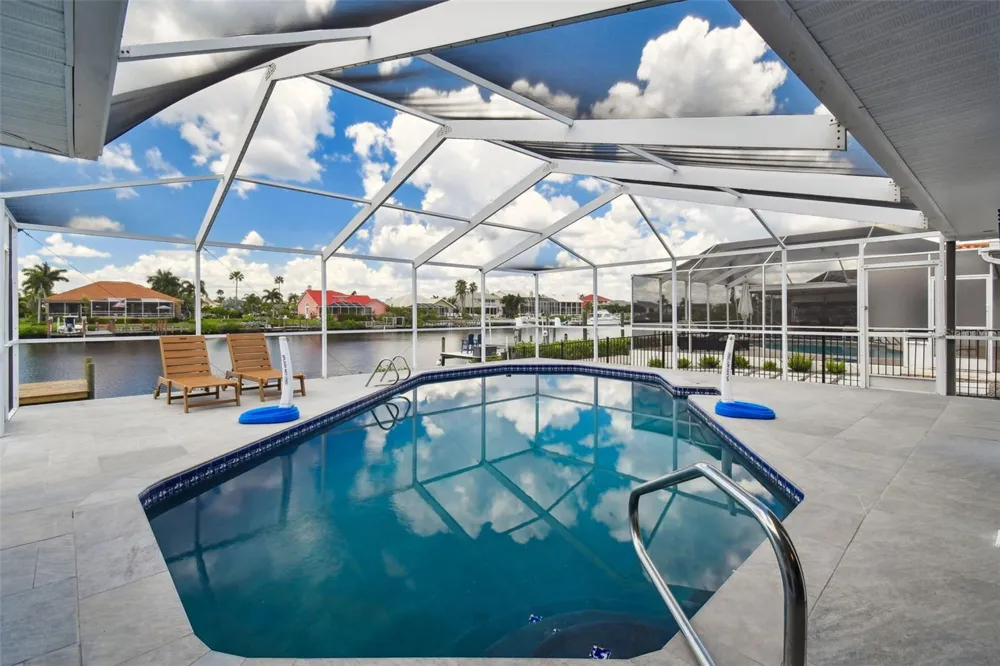 919 CHIPAWAY DRIVE Apollo Beach, FL 33572