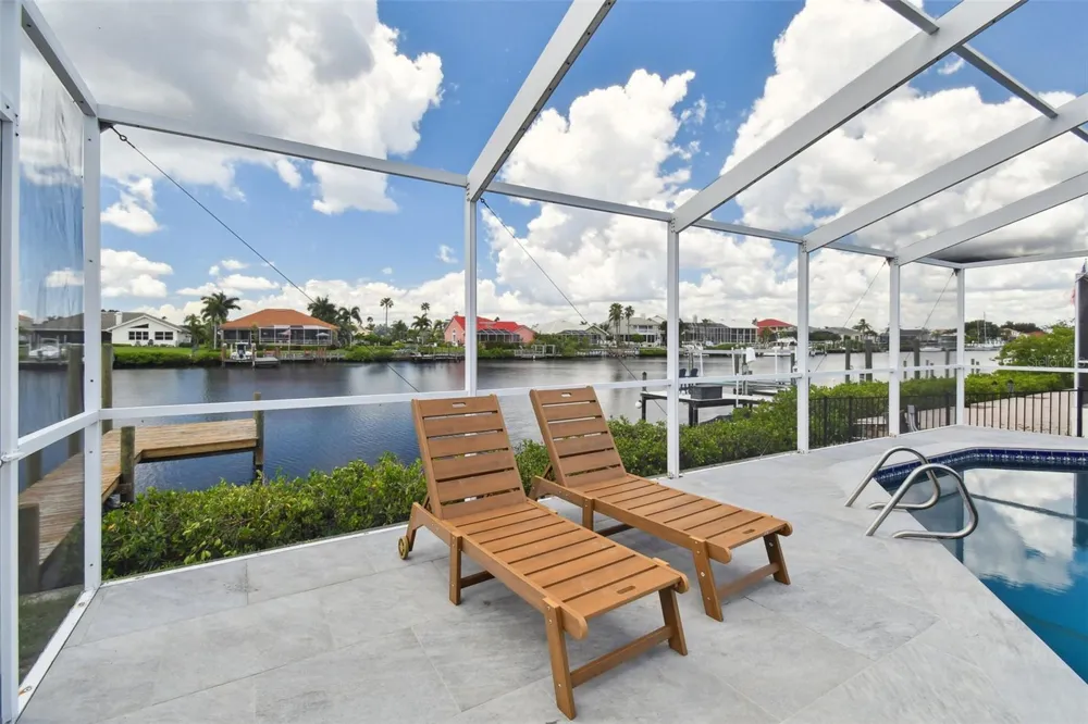 919 CHIPAWAY DRIVE Apollo Beach, FL 33572