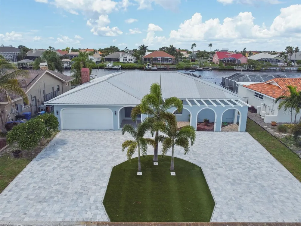 919 CHIPAWAY DRIVE Apollo Beach, FL 33572