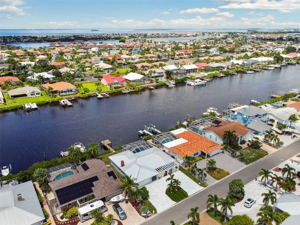 919 CHIPAWAY DRIVE Apollo Beach, FL 33572