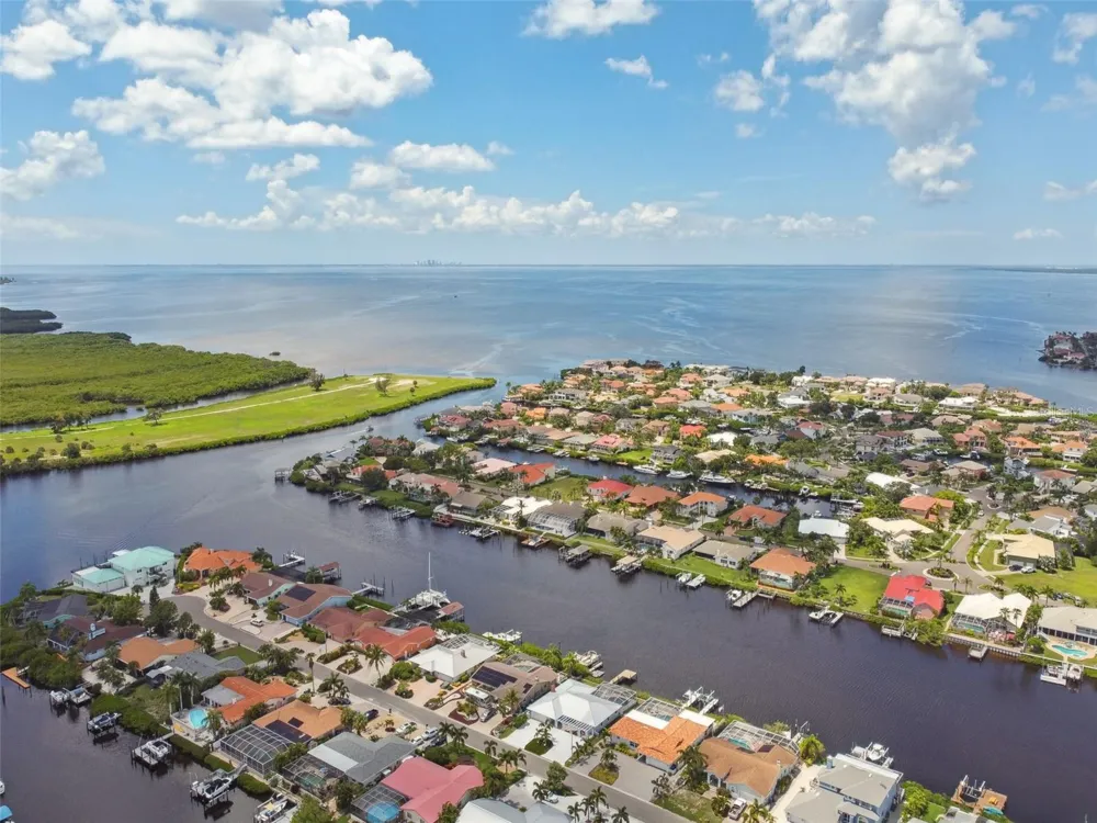 919 CHIPAWAY DRIVE Apollo Beach, FL 33572