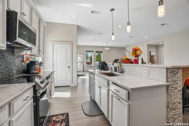 757 CANYON BND Canyon Lake, TX 78133