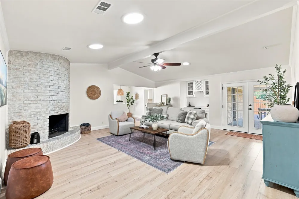 1407 Glenhill Lane Lewisville, TX 75077