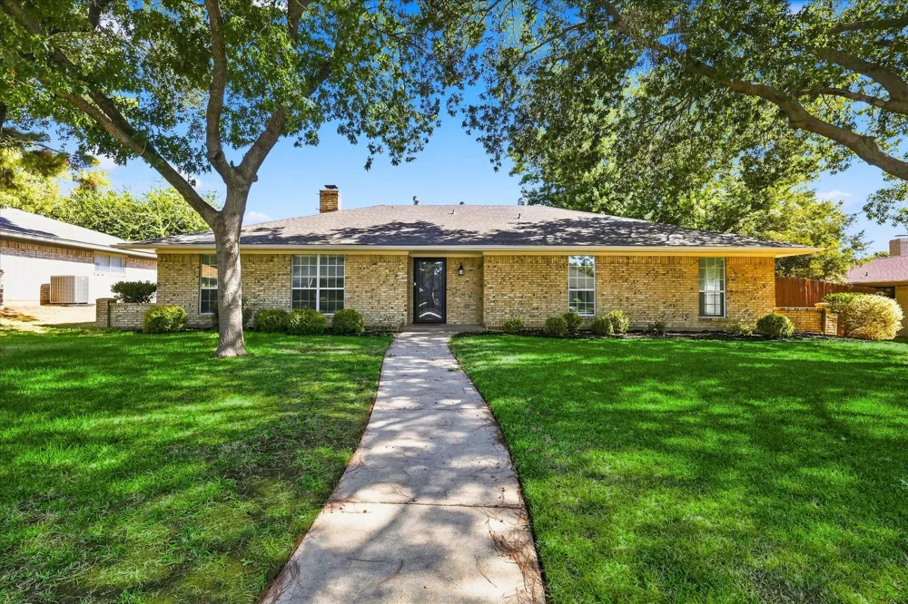 1407 Glenhill Lane Lewisville, TX 75077