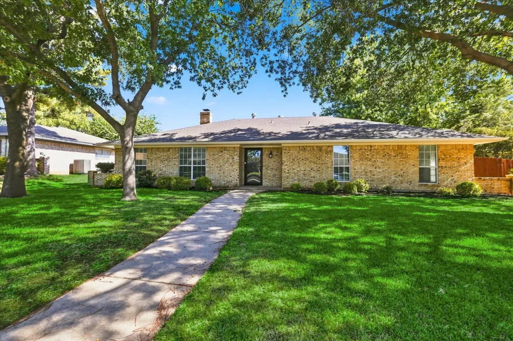 1407 Glenhill Lane Lewisville, TX 75077