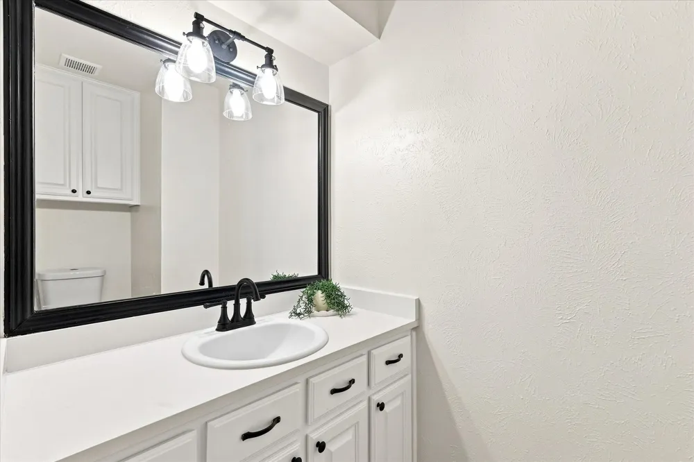 1407 Glenhill Lane Lewisville, TX 75077