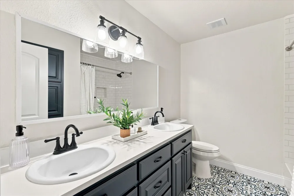 1407 Glenhill Lane Lewisville, TX 75077