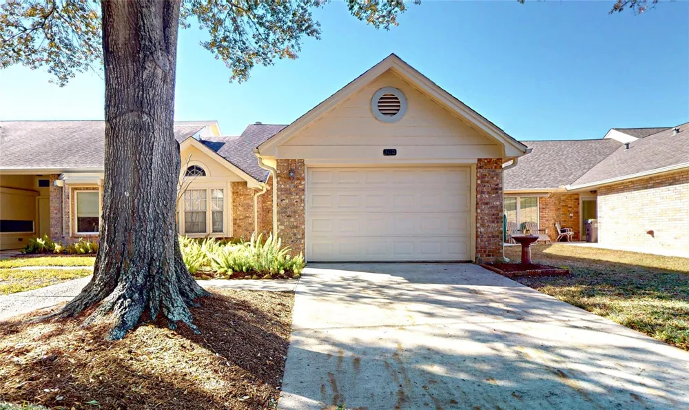 3011 Flower Field Lane Pearland, TX 77584